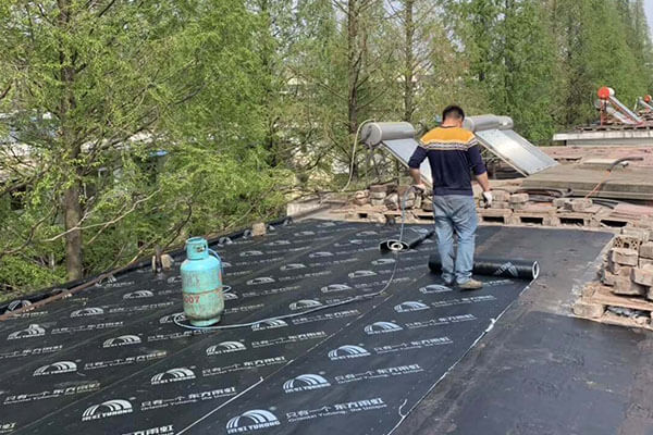 北京樓房頂樓漏水怎么辦_樓房頂樓漏水的原因都有哪些_洪雨防水